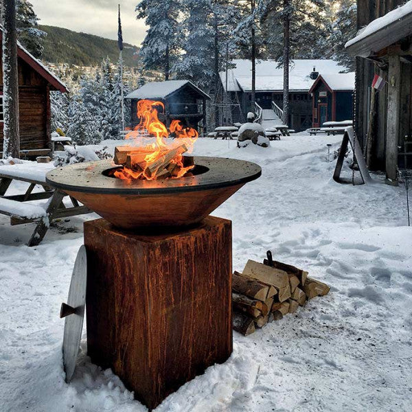 notre brasero barbecue corten classique en hiver sous la neige